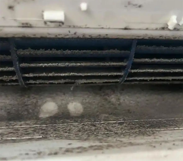 房县空调吹的风有股烧焦味是怎么回事